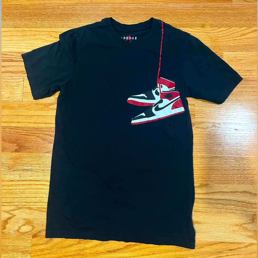 Air Jordan Sneaker tee - Mens Small